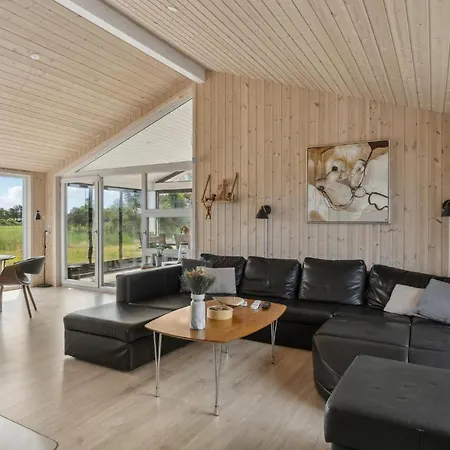 3 Bedroom Beautiful In * Sæby